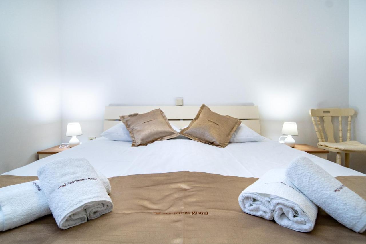 Mistral Apartments โลปาร์ ภายนอก รูปภาพ
