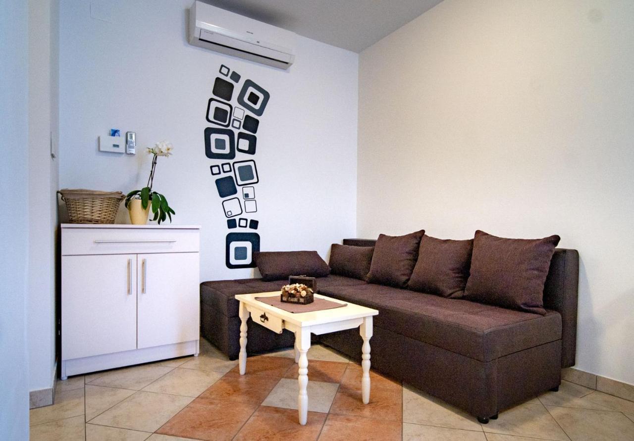 Mistral Apartments โลปาร์ ภายนอก รูปภาพ