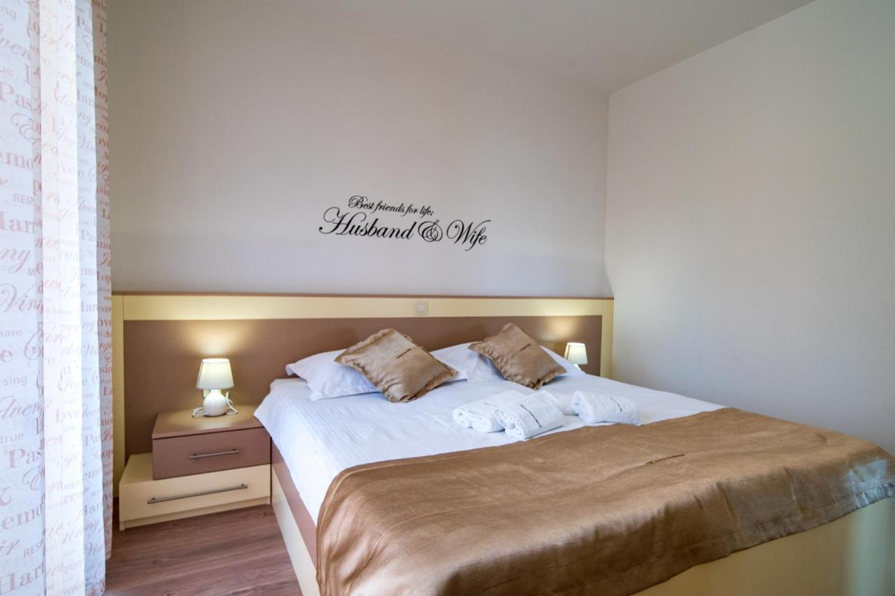 Mistral Apartments โลปาร์ ภายนอก รูปภาพ