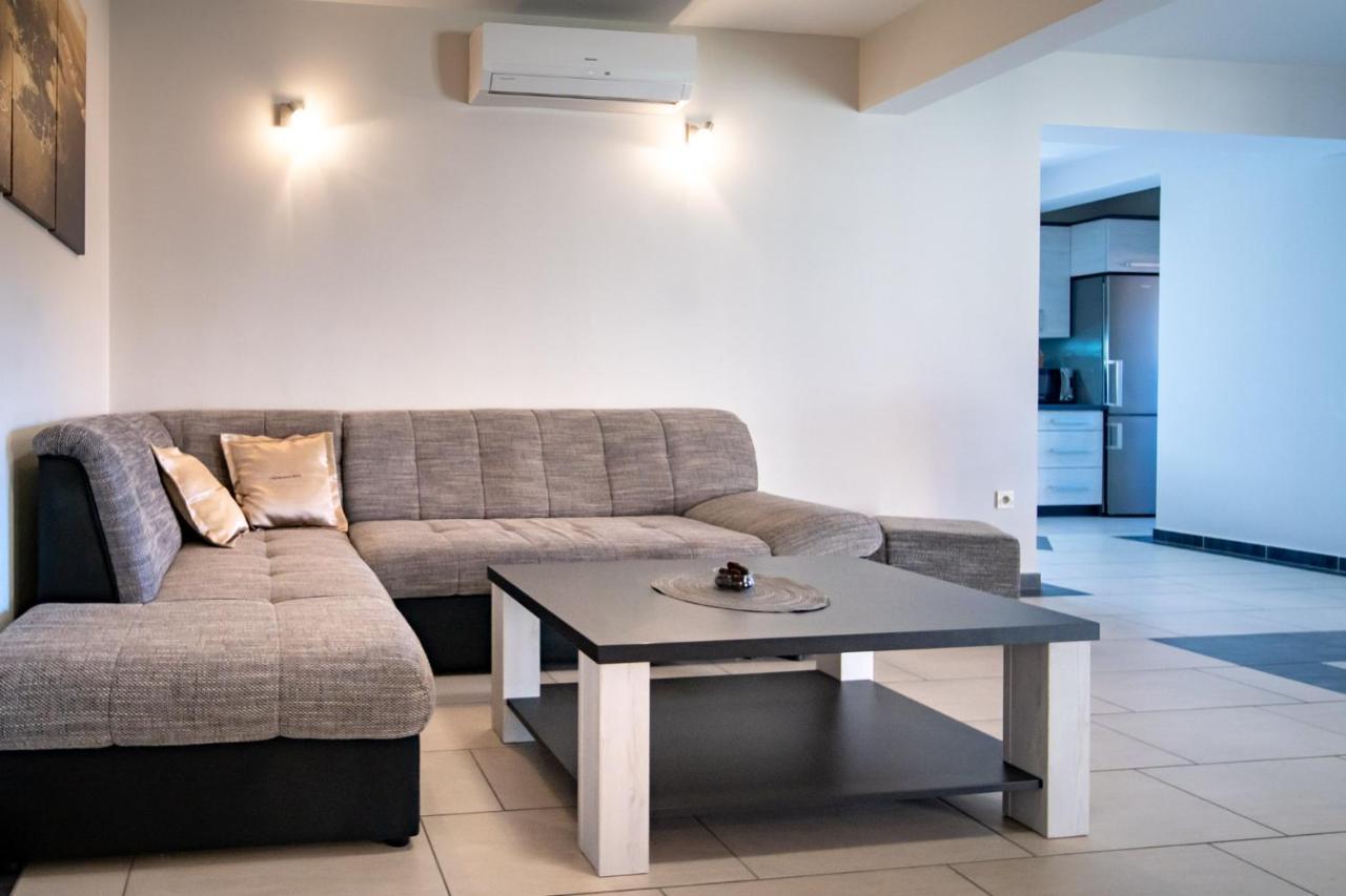 Mistral Apartments โลปาร์ ภายนอก รูปภาพ