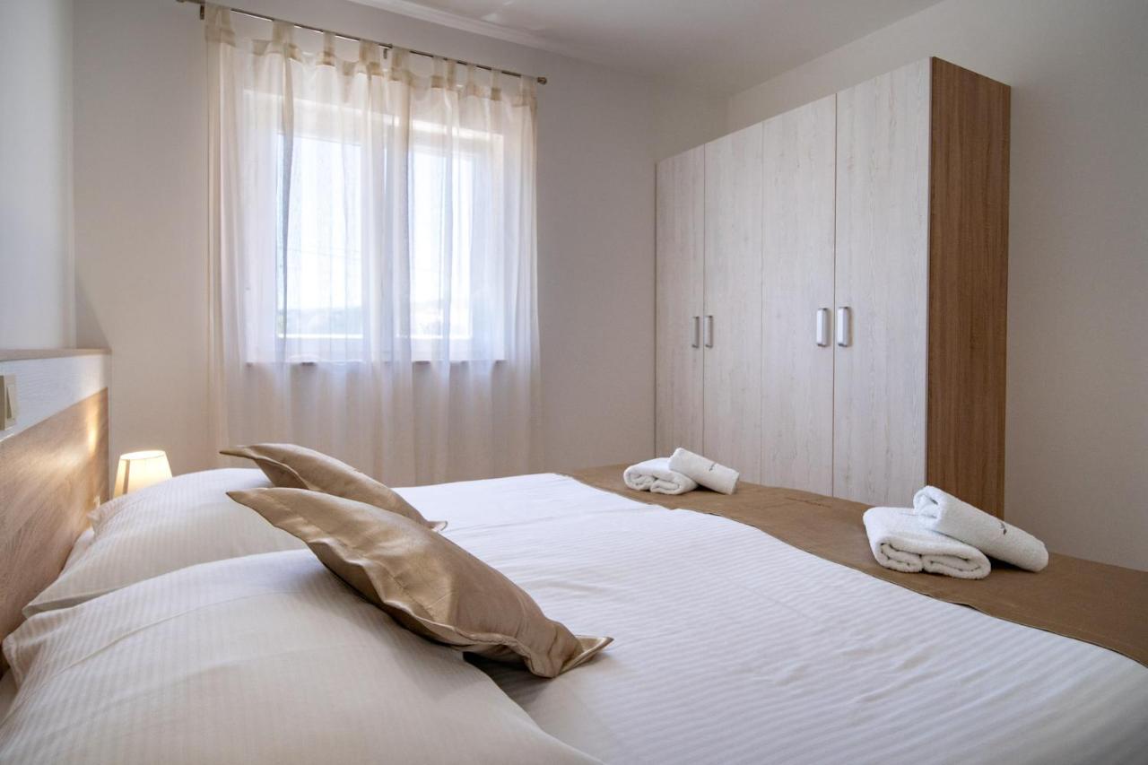 Mistral Apartments โลปาร์ ภายนอก รูปภาพ