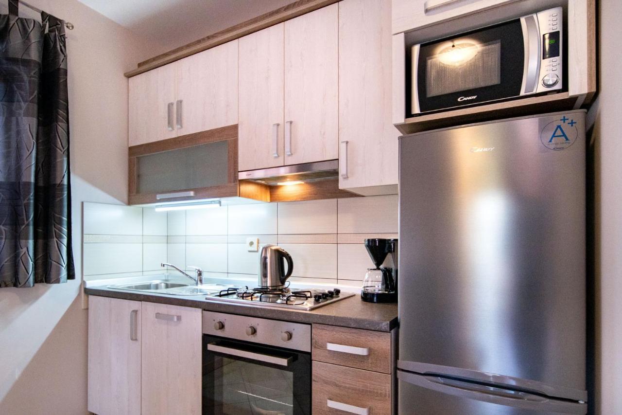 Mistral Apartments โลปาร์ ภายนอก รูปภาพ